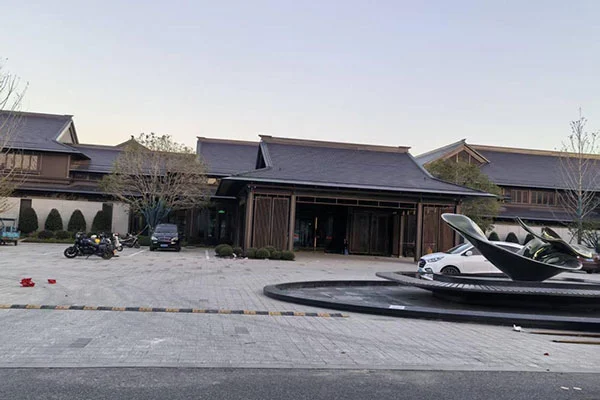 Blueway ဟိုတယ်ရေကူးကန်စီမံကိန်း - Runquan Kaiyuan Minging (Longwu လက်ဖက်မြို့ဘဏ်ခွဲ)